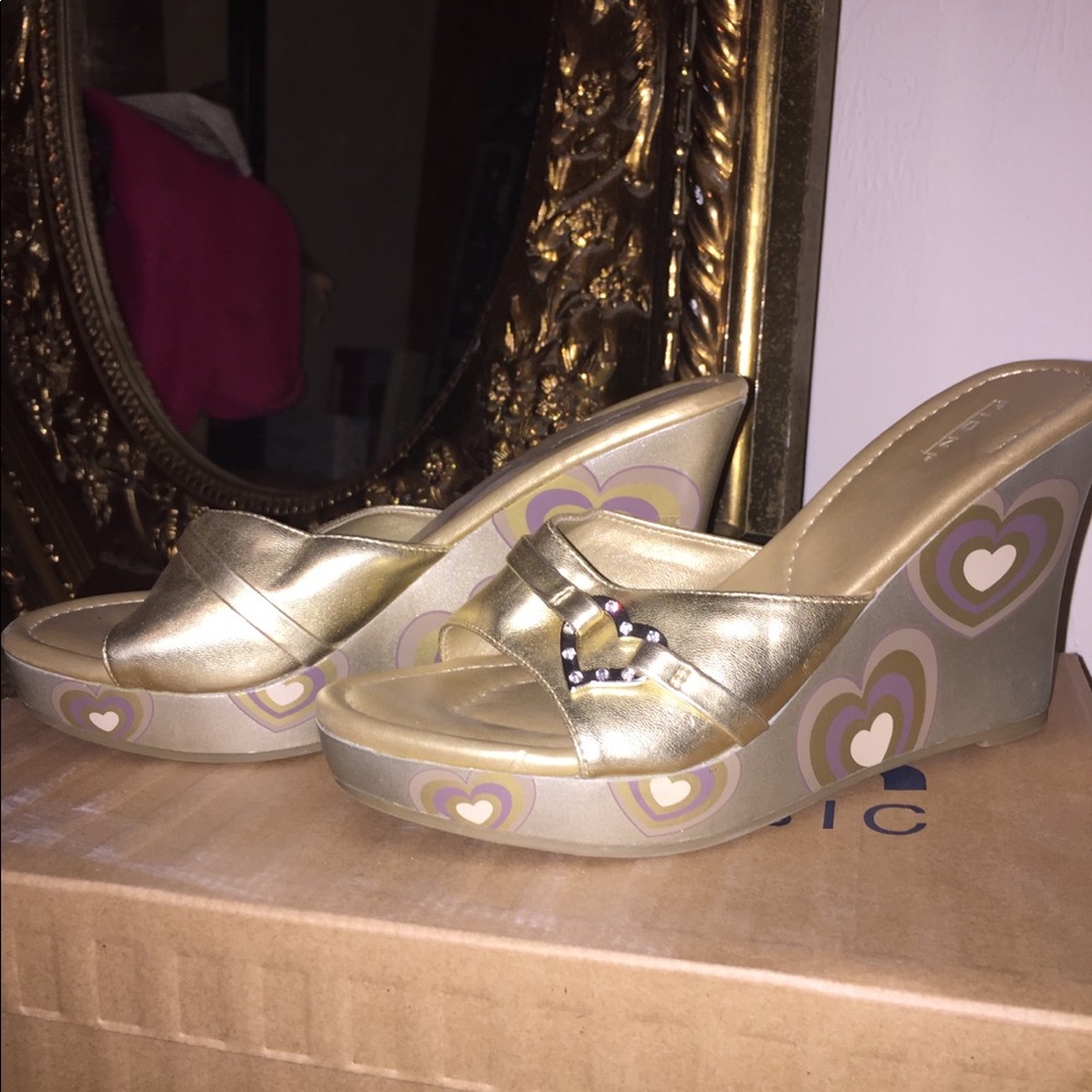 Wedged sandals. Y2K